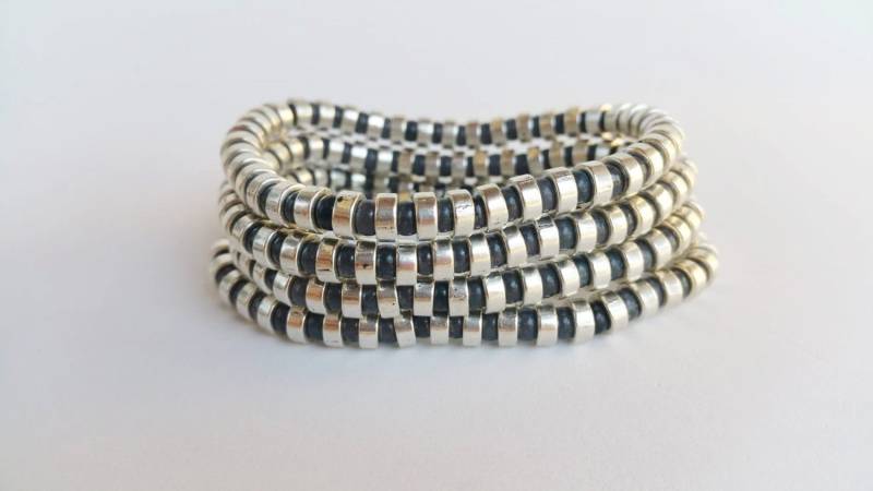 Handgefertigter Schmuck Für Frauen, Perlenarmband-Stapel Sie, Stretch-Armband-Set, Stretch-Armbandset Mit Schwarzen Perlen, Armband-Set von TresJoliePT