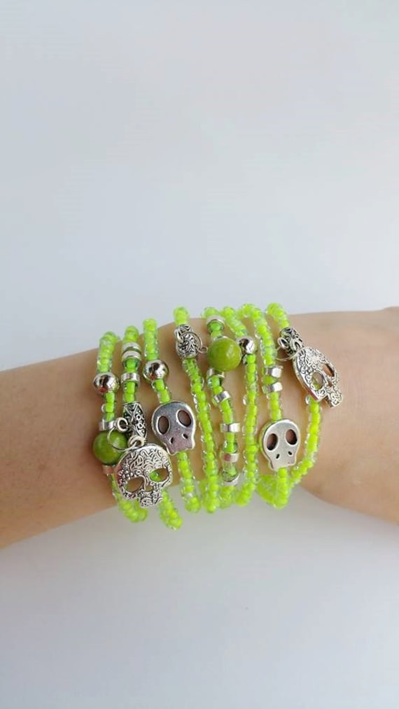 Neon-Schmuck, Stapelbare Armbänder, Schichtung Perlen Freundschaftsbänder, Schädel Schmuck, Totenkopfperlen - Stretch Neon-Schmuck, Stapelbare Armbänder, Schichtung Perlen Freundschaftsbänder, Schädel Schmuck, Totenkopfperlen - Stretch von TresJoliePT