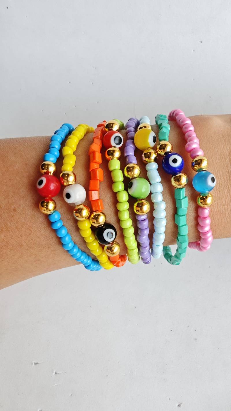 Perlenarmband - Stretcharmband Bunte Sommerarmbänder Freundschaftsarmbänder Boho Chic Bohemian Schmuck Mit Bösem Blick Böse Augen von TresJoliePT