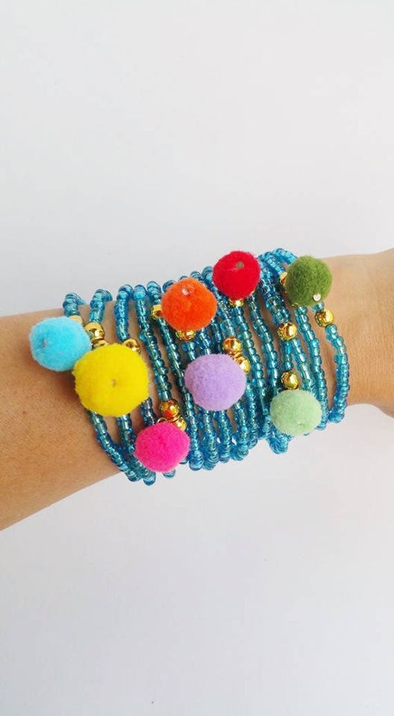 Pom Armband, Bohoarmband, Stapelbar, Blau Schmuck, Poms Boho Dehnung, Armbänder, Freundschaft, Freund, Blaues Set Pom Armband, Bohoarmband, Stapelbar, Blau Schmuck, Poms Boho Dehnung, Armbänder, Freundschaft, Freund, Blaues Set von TresJoliePT