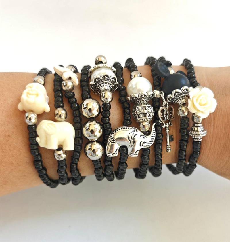 Schwarze Rose - Freundschaftsarmbänder Boho Chic Stretch-Armbänder Schwarze Stapelarmband Layering Stapelschmuck von TresJoliePT