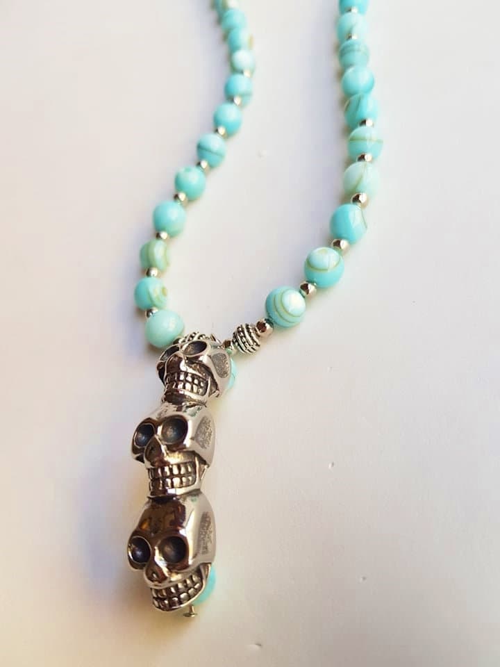 Totenkopfschmuck, Männergeschenk, Herrenkette, Totenkopfperlenkette, Männerschmuck, Großer Metallschädel, Menschlicher Totenkopf, Männerkette, Boho von TresJoliePT