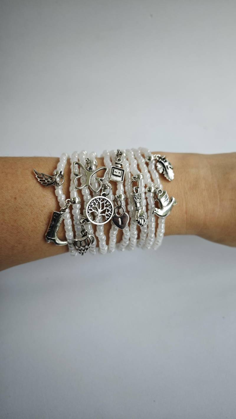 Weißes Armbandset - Stapelarmband Freundschaftsarmbänder Stretcharmband Sommerschmuck Frühlingsarmband Boho von TresJoliePT