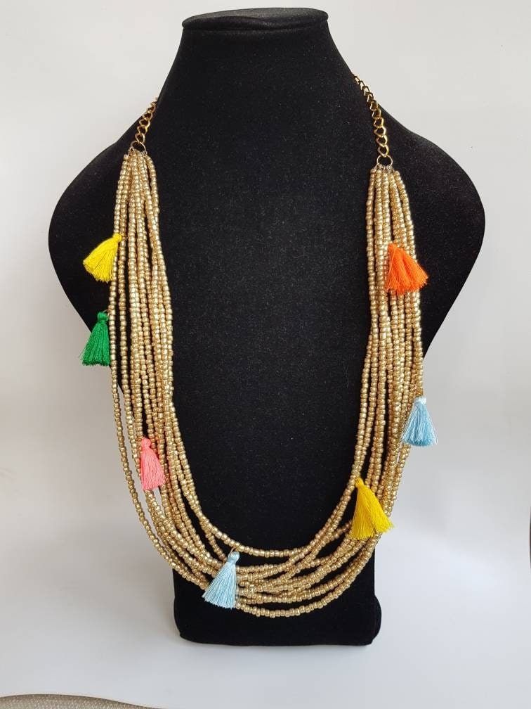 statement-Halskette - Mehrschichtige Halsketten Klobige Halskette Einzigartige Goldene Perlenketten Boho-Halskette Quastenschmuck von TresJoliePT