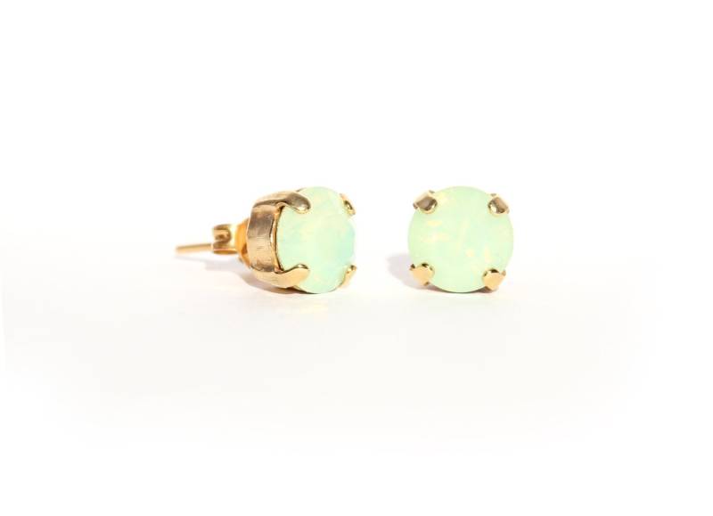 Einfache Swarovski Kristall Ohrstecker in Chrysolite Opal von TresaJewelry