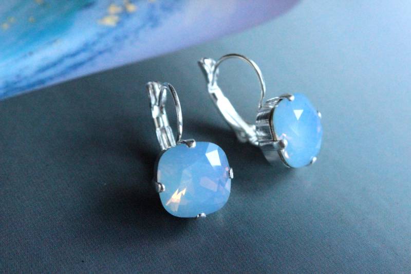 Swarovski Kristall Kissen Schliff Tropfen Ohrringe in Blue Opal 12mm von TresaJewelry