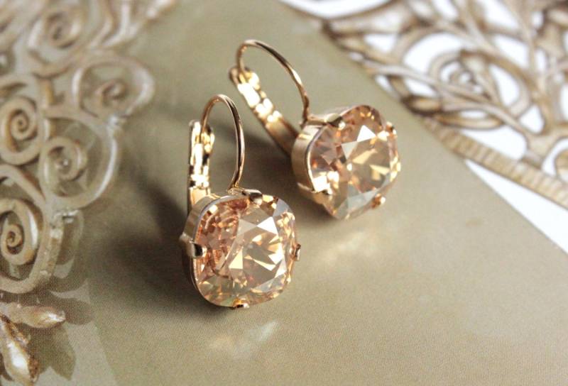 Swarovski Kristall Kissen Schliff Tropfen Ohrringe in Golden Shadow 12mm von TresaJewelry