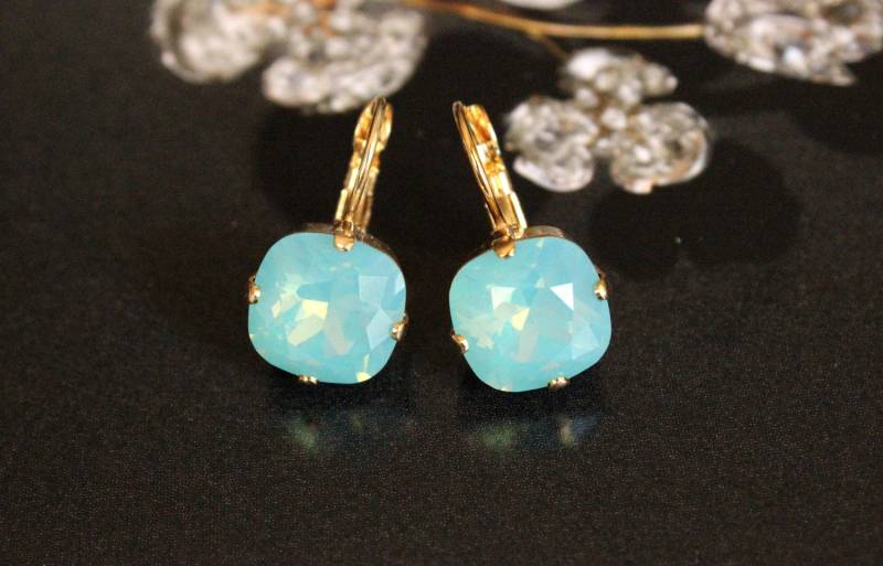 Swarovski Kristall Kissen Schliff Tropfen Ohrringe in Pacific Opal 12mm von TresaJewelry