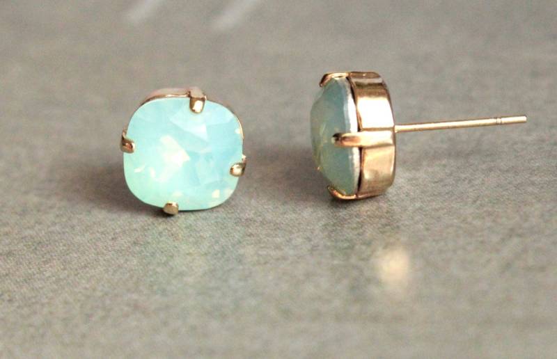 Swarovski Kristallkissen Ohrstecker Aus Chrysolite Opal 10 Mm von TresaJewelry