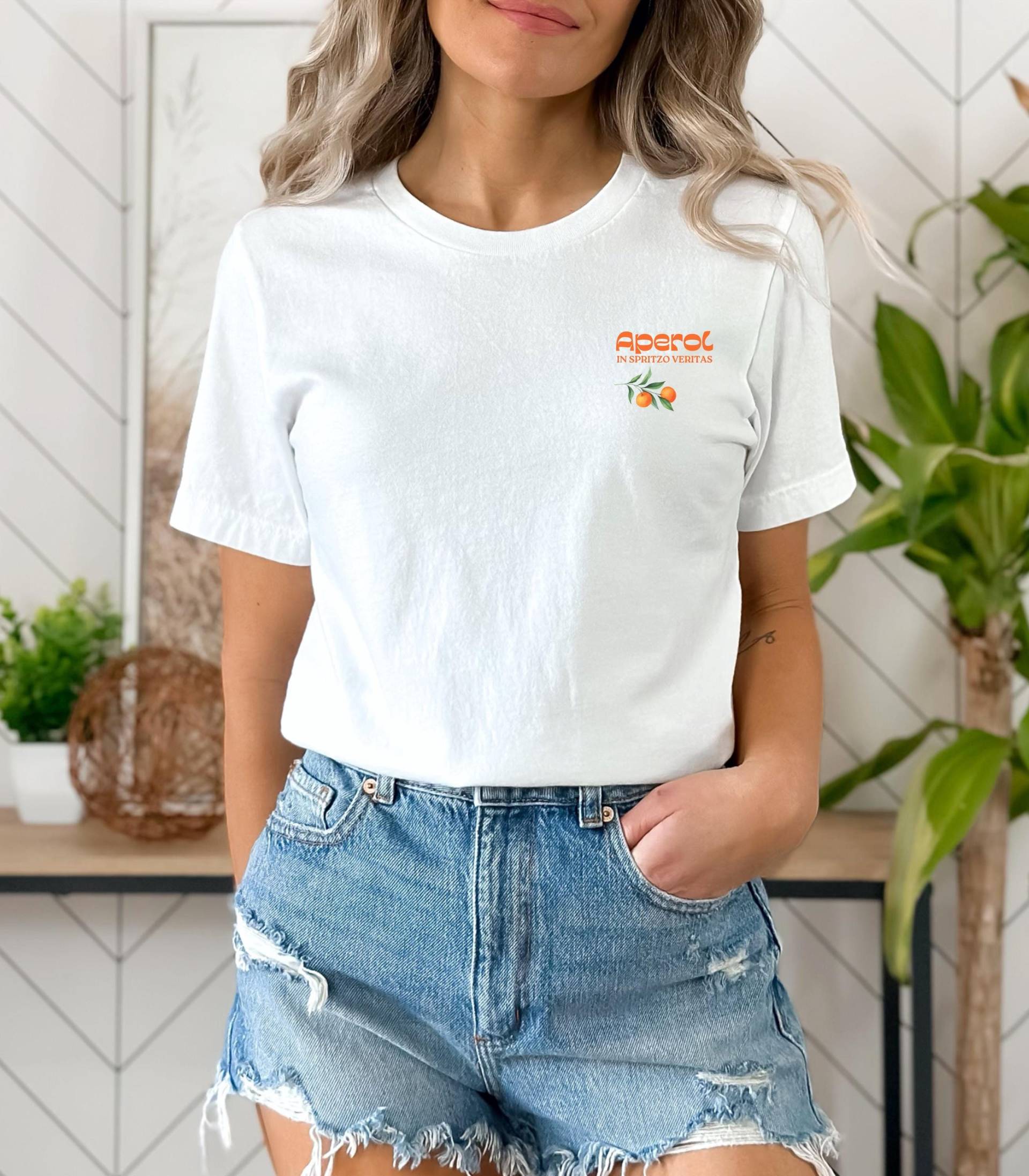 T-Shirt Aperol in Spritzo Veritas, Sommer, Drinks, Spritz, Geschenk Für Freund Freundin, Good Vibes, Personalisiertes Design von TresjolieDesignshop