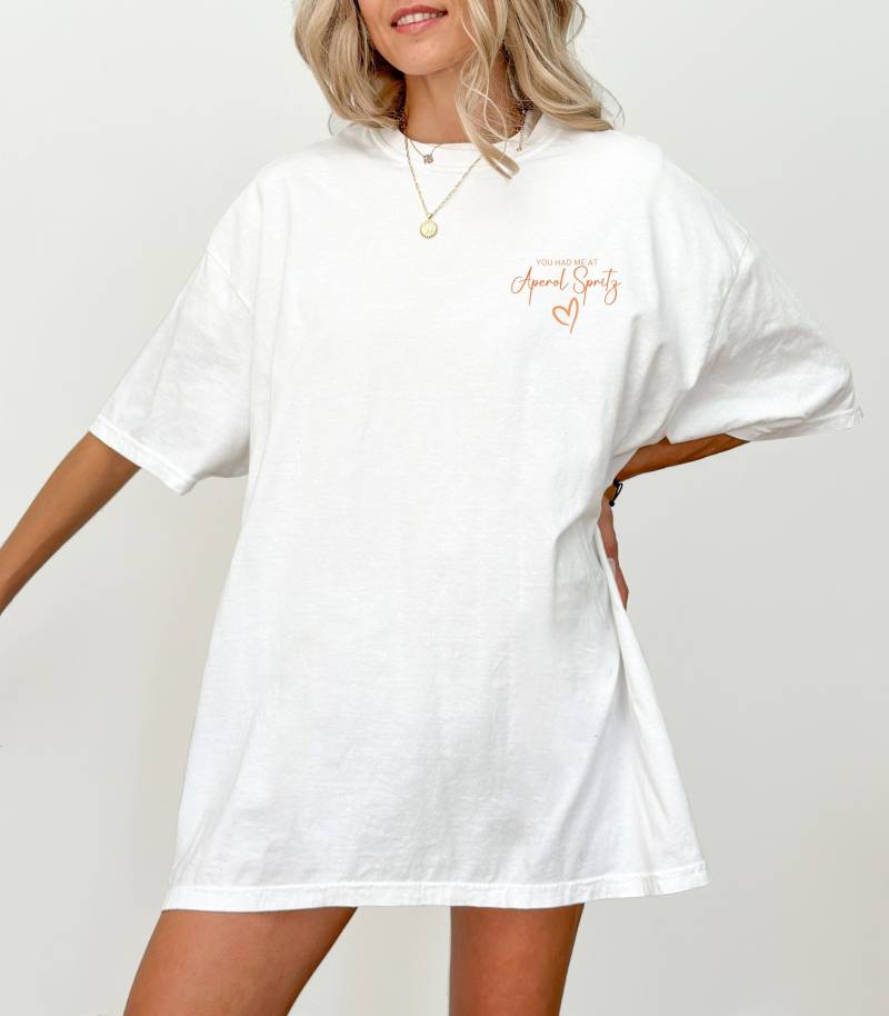 T-Shirt You Had Me At Aperol Spritz, Herz, Drinks, Geschenk Für Freund Freundin, Good Vibes, Personalisiertes Design von TresjolieDesignshop