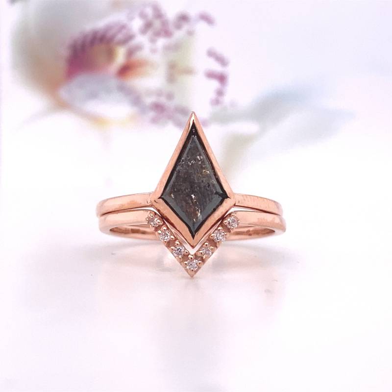 2 Karat 14K Roségold Salz Und Pfeffer Diamant Ring Set, Kite Form Minimal Verlobungsringe Für Frauen Personalisierte Geschenke von TresorJewellry