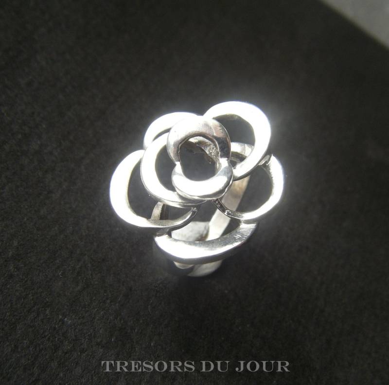 Benutzerdefinierte Blume Ring Platin 18K 14K Rose Gold Silber Blütenblatt Statement Rechte Hand Floral Cocktail Für Frauen Benutzerdefinierte Blume Ring Platin 18K 14K Rose Gold Silber Blütenblatt Statement Rechte Hand Floral Cocktail Für Frauen von TresorsDuJour