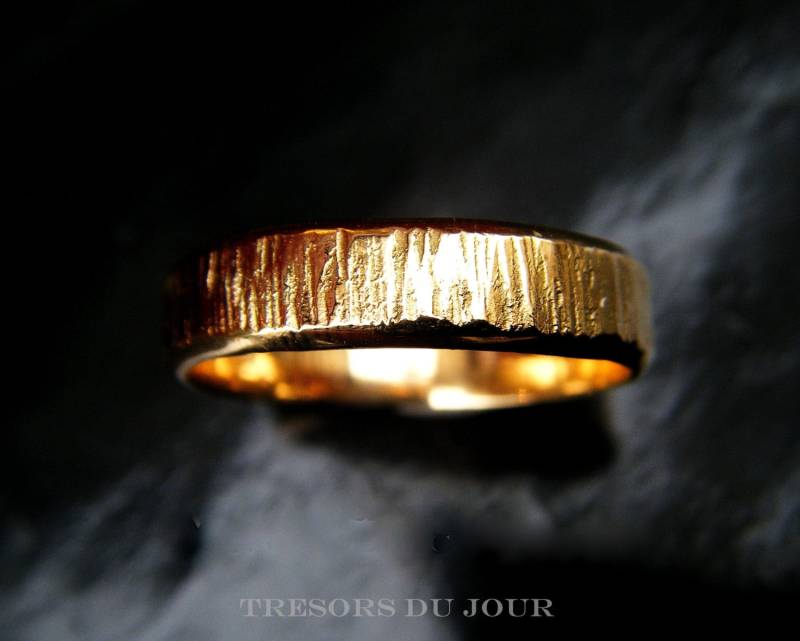 Unisex Ehering Ringe Benutzerdefinierte Handgemachte Gehämmerte Bands Massiv 14K 18K Gold Platin Frauen Männer Minimalistisch Einfache Rustikale von TresorsDuJour