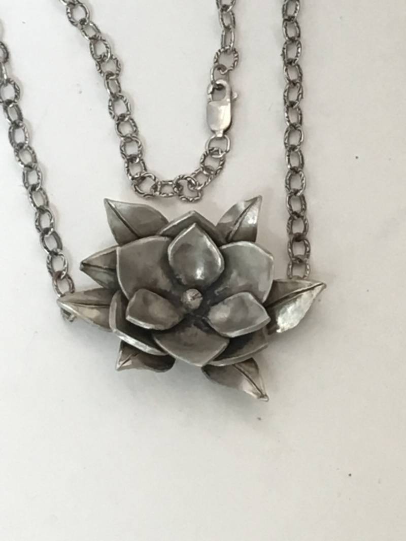 sterling Silber Magnolie Halskette sterling Silber Magnolie Halskette von TressPearceDesigns