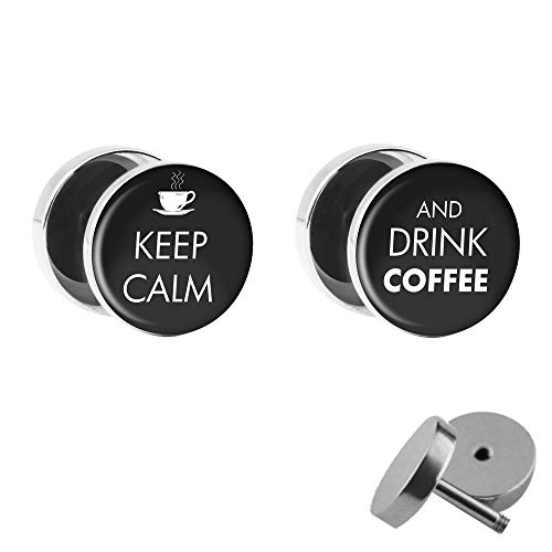 Treuheld® | Set - Keep Calm and Drink Coffee - witzige Ohrstecker zum Schrauben mit Spruch (Fake-Plugs) - Ø 10mm - 2 farbig: Schwarz & Weiß - Silber - LUSTIGE Ohrringe Chirurgenstahl Damen + Herren von Treuheld