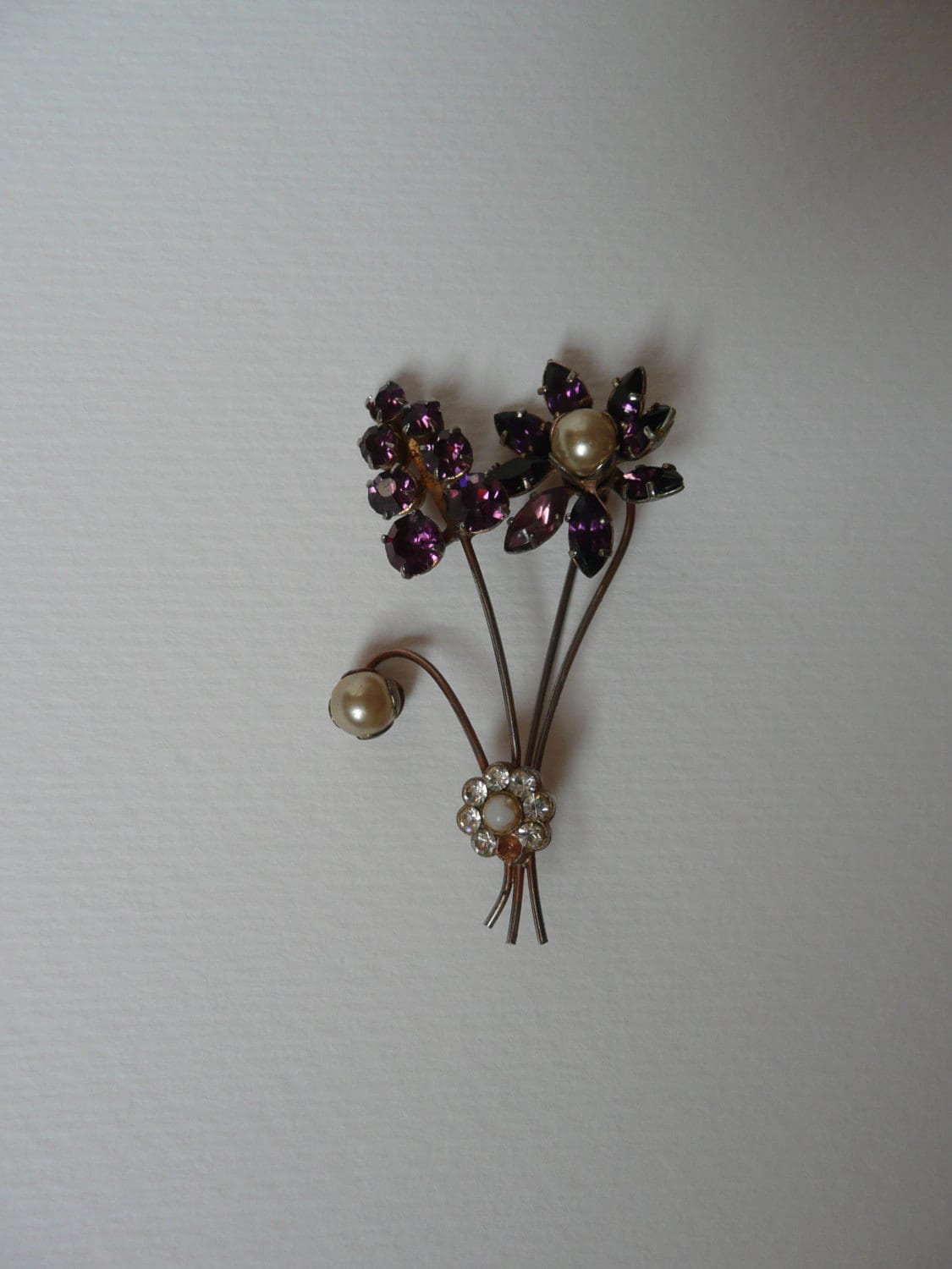 Vintage Golddraht Blumenstrauß Brosche/Pin Kunstperlen von TriMedvedia