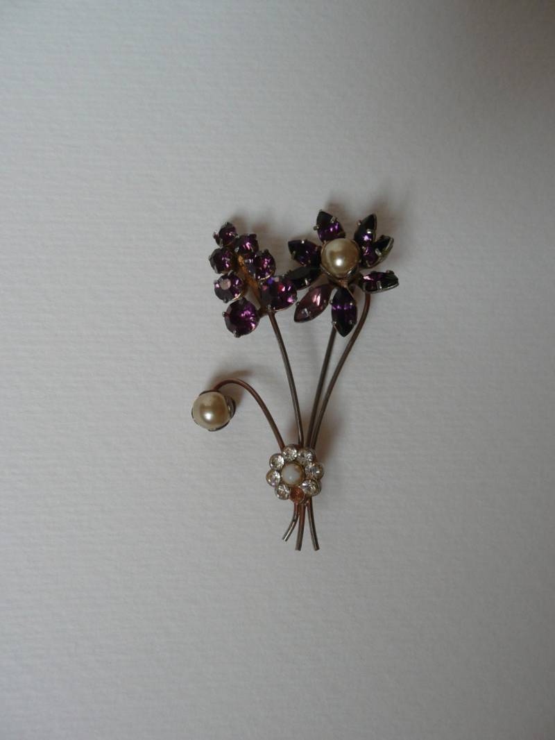 Vintage Golddraht Blumenstrauß Brosche/Pin Kunstperlen Vintage Golddraht Blumenstrauß Brosche/Pin Kunstperlen von TriMedvedia