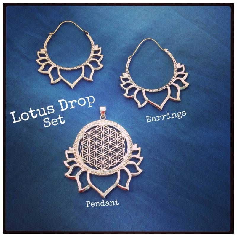 Lotus-Tropfen-Set Blume Des Lebens Lotus Anhänger & Tropfen Ohrringe Lotus-Tropfen-Set Blume Des Lebens Lotus Anhänger & Tropfen Ohrringe von TribalGoddessLove