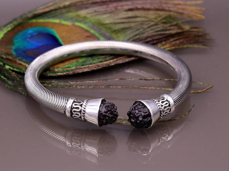 Handgemachte 925 Sterling Silber Antik Stil Armreif Kada Mit Erstaunlichen Rudraksha Perlen Offenes Gesicht Unisex Schmuck Nsk57 von TribalOrnaments