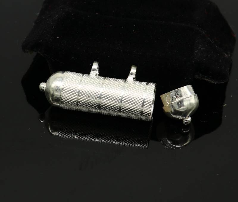 Massiv Sterling Silber Handgefertigt Wunderschöne Runde Form Handgemachte Amulett Box Anhänger, Mantra Box, Tabiz/Maskottchen, Kavacham Schmuck von TribalOrnaments