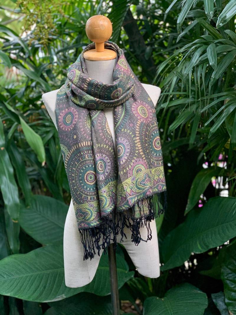 Neuer Pashmina Schal Fransen Paisley Print Boho Styles Schals Baumwolle Wrap Festival Winter Kleidung Weihnachtsgeschenke Für Sie Ihn Mama von TribalSpiritShop