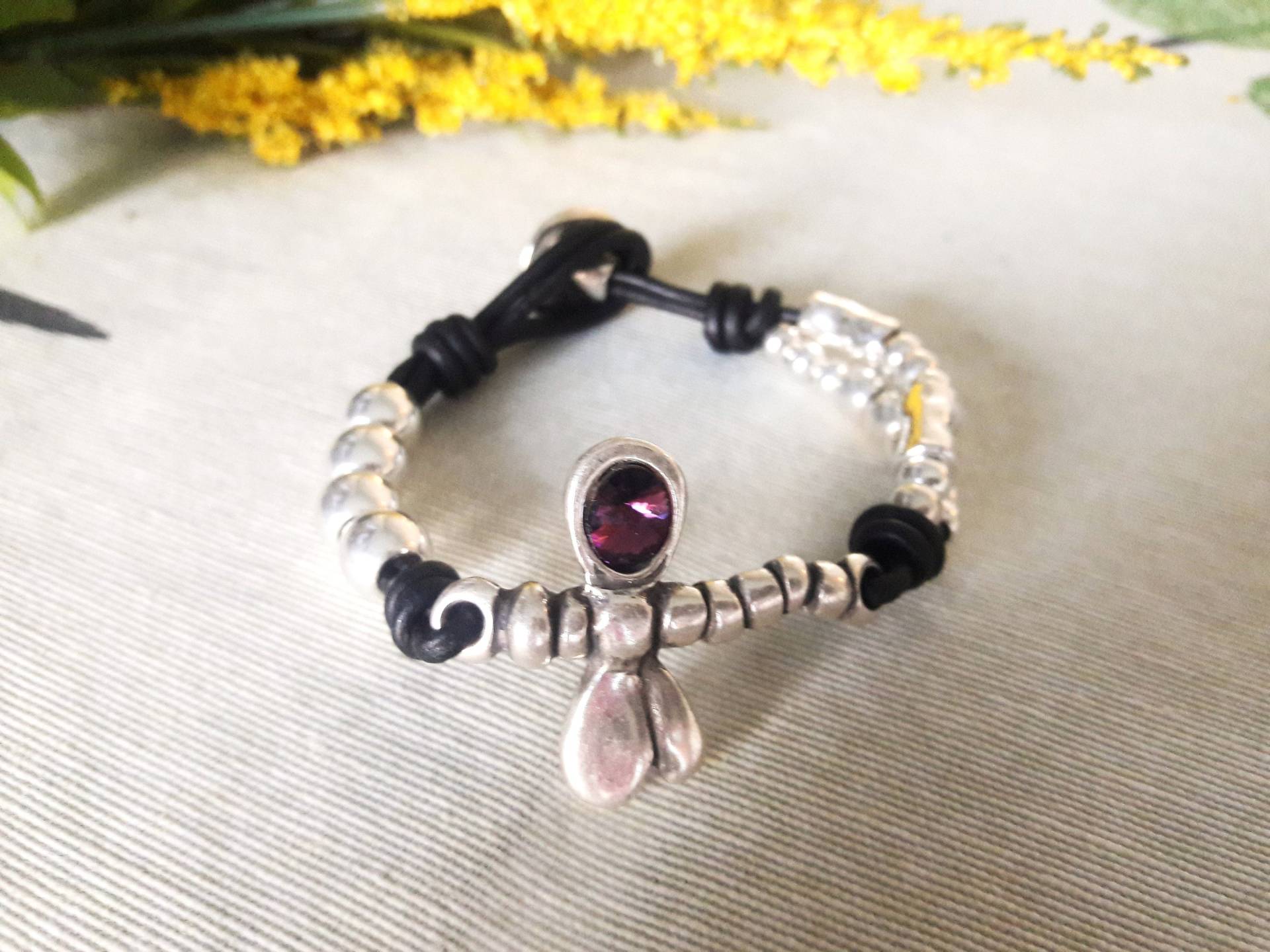 Leder Wickelarmband, Boho Armband Swarovski Perlen Armband, Frauen Lederarmband, Silber Zamak von TribalandmoreJewelry