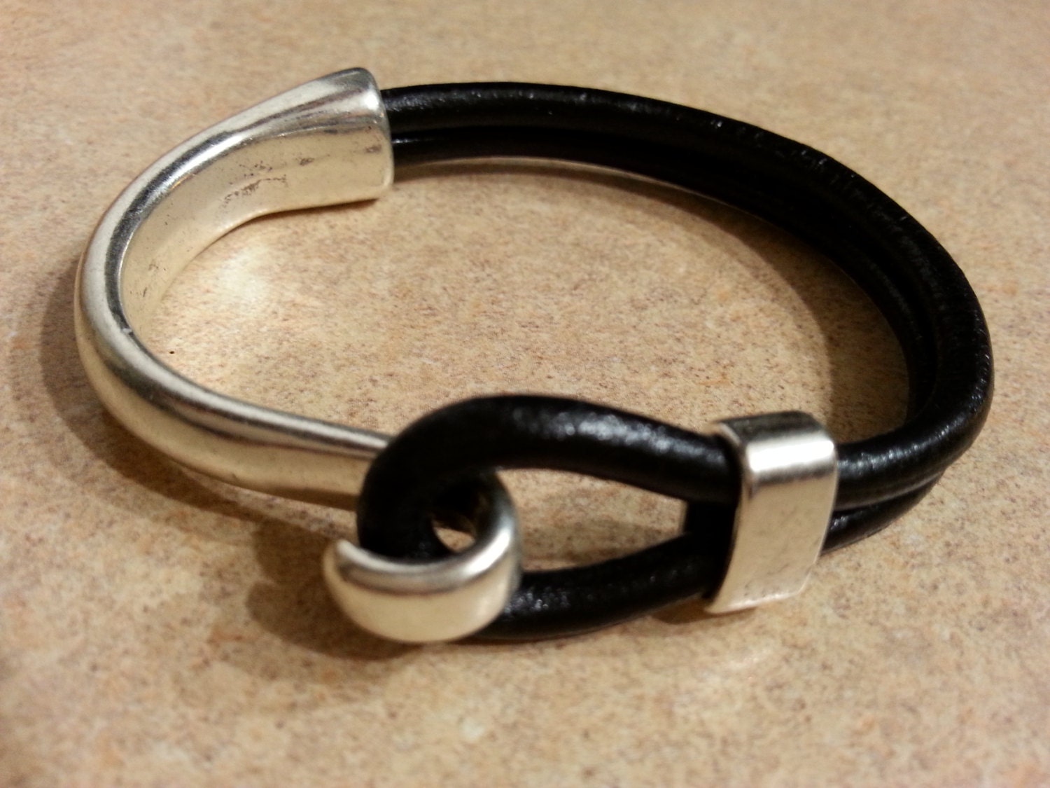 Lederarmband Mit Hakenverschluss, Leder Armreif, Frauen Lederarmband, Herren von TribalandmoreJewelry