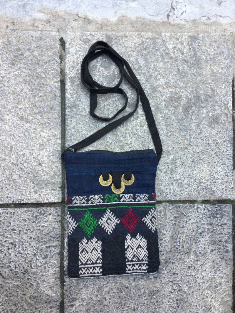 Handgemachte Hmong Bestickte Baumwolle Nylon Passport Tasche von TribalhandmadeStore