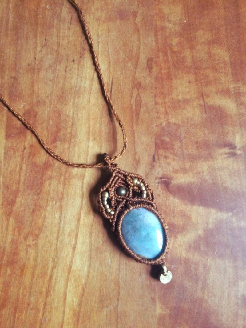 Beautyful Magic Spiritual Jewelry ~Cosmic Aura~ Powerful Blue Onyx Healing Crystal Makramee Bohemian Necklace von TribaliGitana