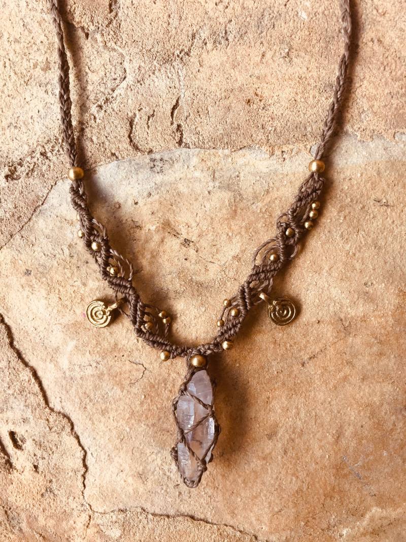 Heavenly Activation Of The Third Eye Amethyst Macrame Necklace von TribaliGitana