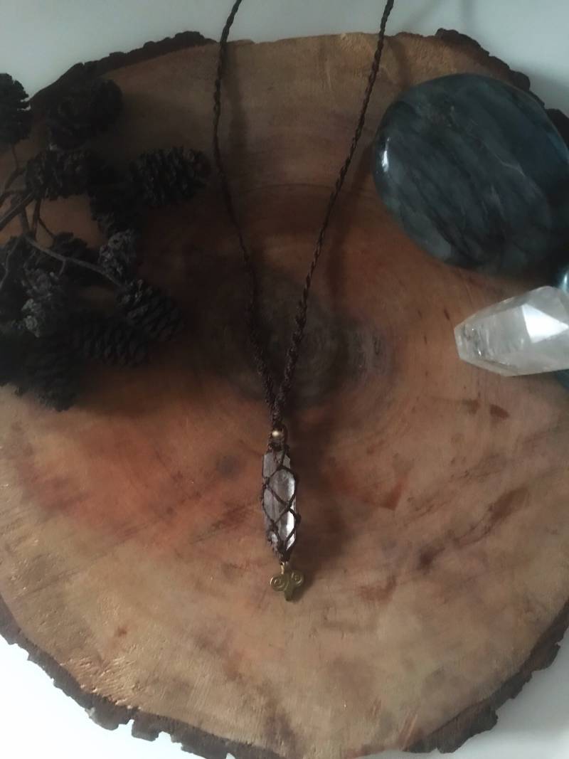 Macrame // Quarz Healing Jewelry Talisman Necklace Dream Boho Bergkristall Makrame Crystal Power von TribaliGitana