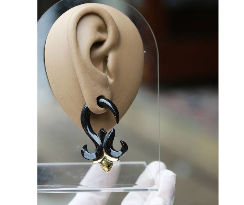 Wasserbüffel Horn Und Messing Blumen Hängestile .preis Pro Paar von Tribalisland