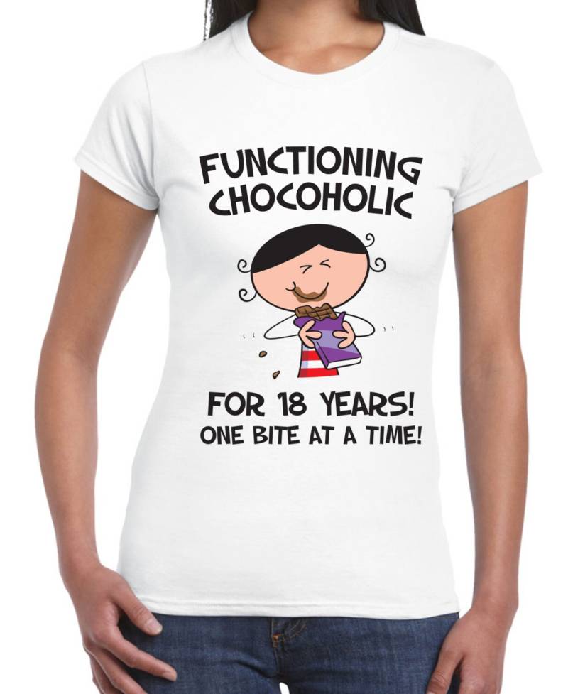 Funktionierende Chocoholic 18. Geburtstag Damen T-Shirt von Tribaltshirts