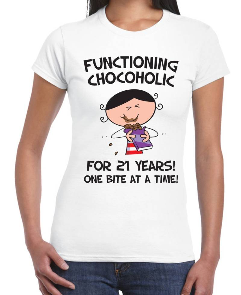 Funktionierende Chocoholic 21. Frauen Geburtstag T-Shirt von Tribaltshirts