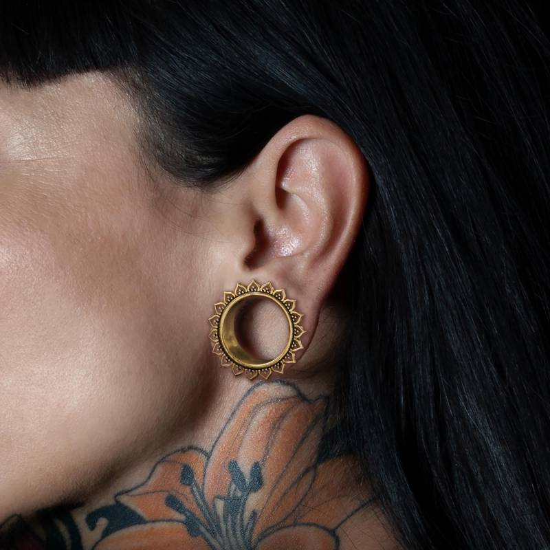 Goldene Lotusblüten Tunneln, Gedehnte Ohren Ohrtunnels Anzeigen 4mm-25mm, Boho Plugs & Tunnel, Schmuckschablone, Preis Pro Einzeln Goldene Lotusblüten Tunneln, Gedehnte Ohren Ohrtunnels Anzeigen 4mm-25mm, Boho Plugs & Tunnel, Schmuckschablone, Preis Pro Einzeln von Tribulondon