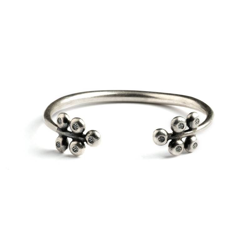 Stammes-Silber Geätzt Offene Armreif, Oxidiertes Silber Armband, Zarte Handgemachte Hill Tribe Unisex Statement Armreifen Armband von Tribulondon