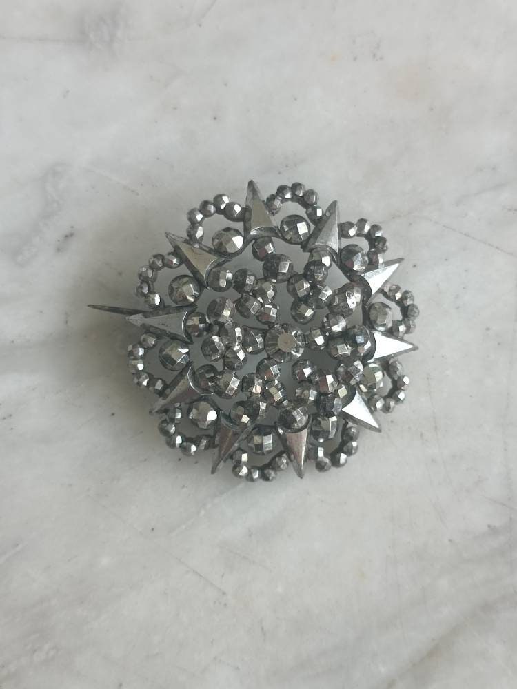 Antik Geschnittene Stahl Starburst Brosche von TriciaLeonardVintage