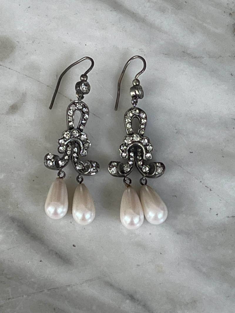 Antike Paste Und Faux Perle Silber Tropfen Ohrringe von TriciaLeonardVintage