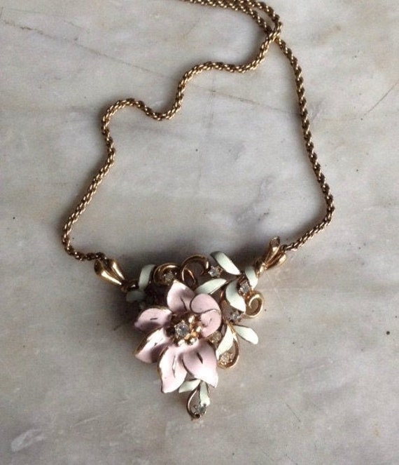 Pastell Emaillierte Blumenkette von TriciaLeonardVintage