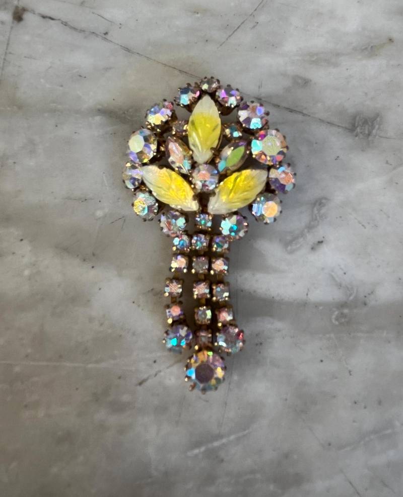 Vintage 1950Er Jahre Signierte Weiss Brosche von TriciaLeonardVintage