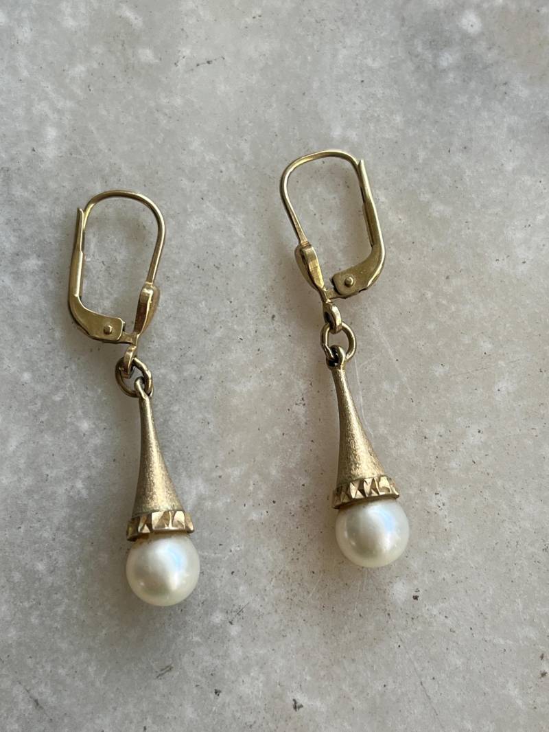 Vintage 9 Karat Hängeohrringe Mit Einer Perle Besetzt von TriciaLeonardVintage