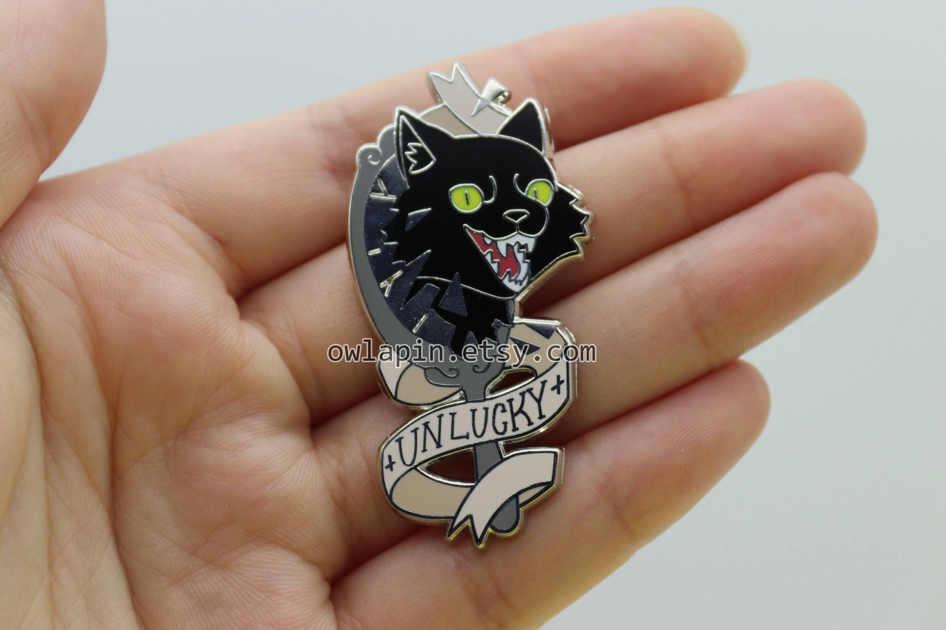 Schwarze Katze Als Spiegelemail Pin Schwarze Katze Als Spiegelemail Pin von TriclopsRabbit