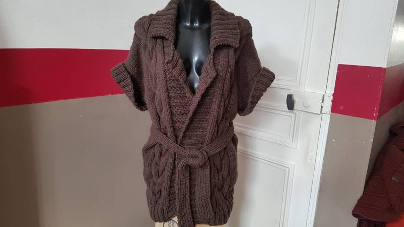 Ärmellose Jacke, Braun, Weste Aus Wolle Und Alpaka, Größe 42/44, Handgestrickt, Grobstrickweste, Mit Kabeln Gürtel von TricotDeBinouche