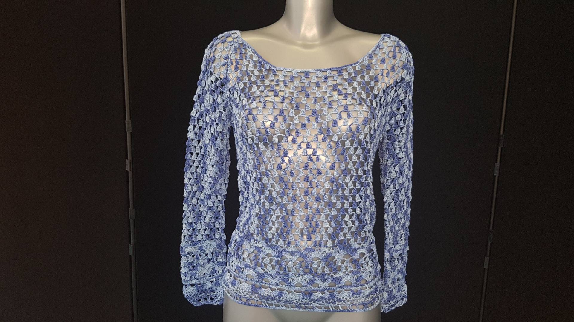 Blaue Damen-Tunika, Gehäkeltes Top Mit Lochmuster, Größe 36/38, Handgefertigt, Baumwolle, Meliertes Blau in Verschiedenen Schattierungen, Eckiger von TricotDeBinouche