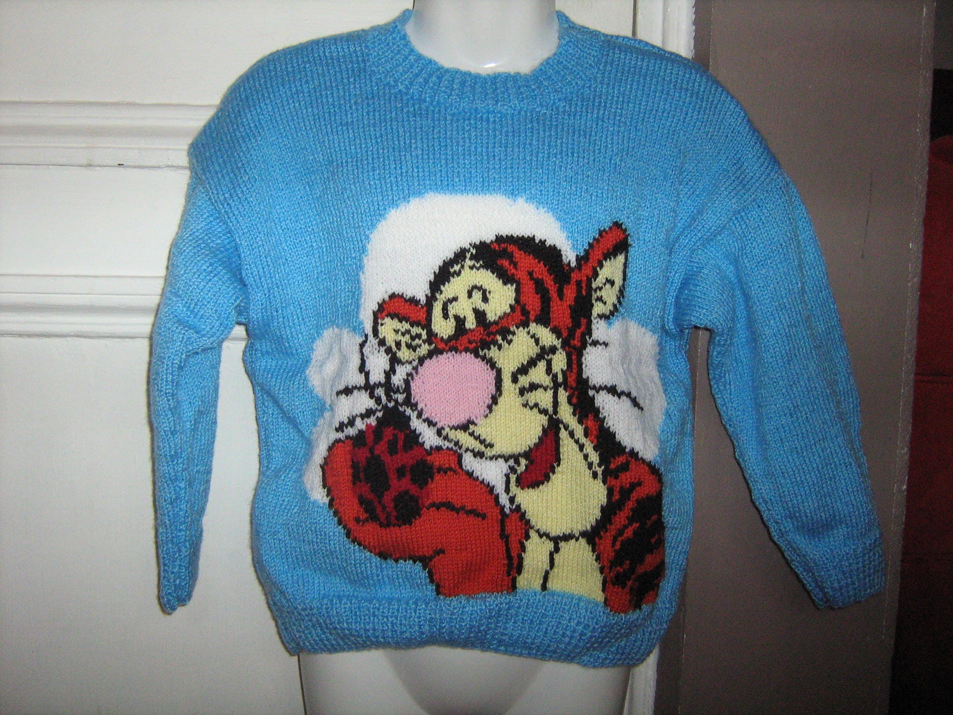 Blauer Mädchenpullover, Jacquardmuster Mit Tiger Und Marienkäfer, Größe 6 Jahre, Handgestrickt Aus Acryl Wolle, Unikat von TricotDeBinouche