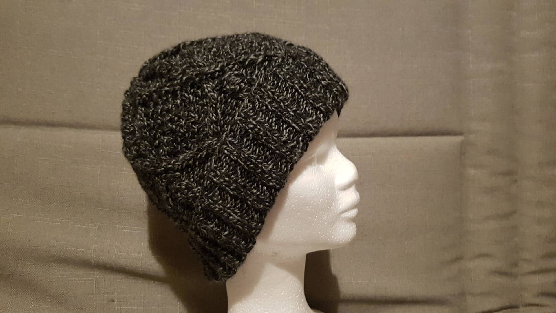 Damenmütze, Mit Kabeln, Schwarz Meliert, Handgefertigt, Aus Wollmischung, Warme Mütze Für Den Winter, Zum Skifahren von TricotDeBinouche