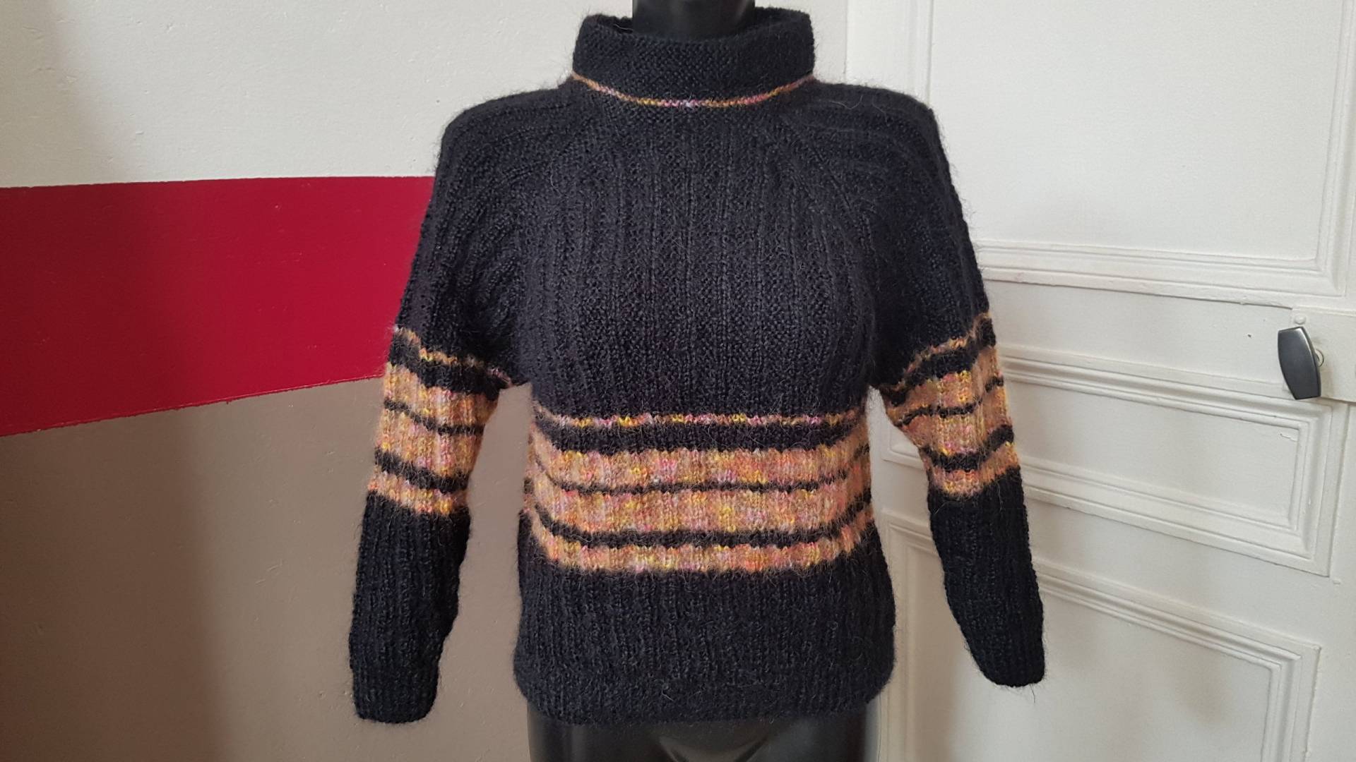 Schwarzer, Gestreifter Mohairpullover, Damengröße 36, Handgestrickt, Schwarz Mit Braunen Streifen, Sehr Warm, Hoher Kragen, Winterpullover von TricotDeBinouche