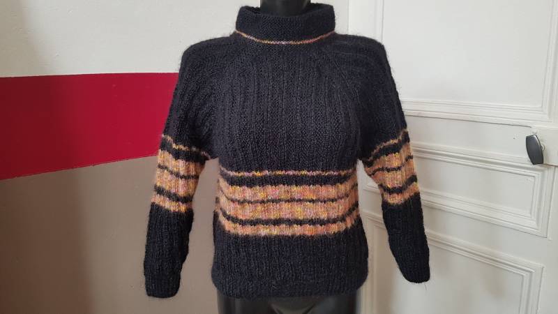Schwarzer, Gestreifter Mohairpullover, Damengröße 36, Handgestrickt, Schwarz Mit Braunen Streifen, Sehr Warm, Hoher Kragen, Winterpullover von TricotDeBinouche
