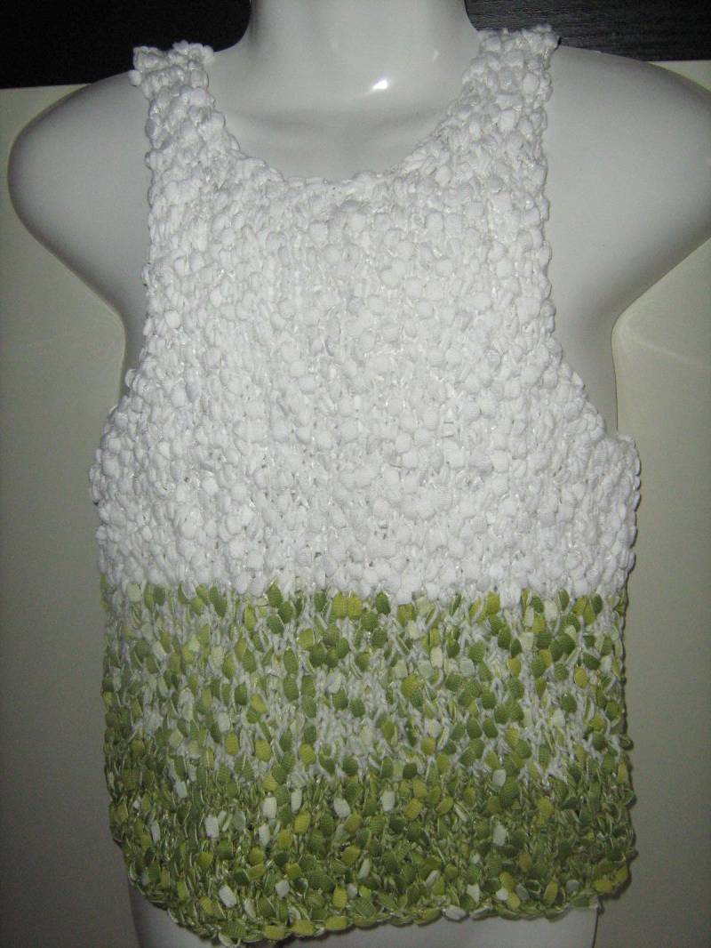 Zweifarbiges Tanktop, Größe 10, Handgestricktes Reliefmuster von TricotDeBinouche